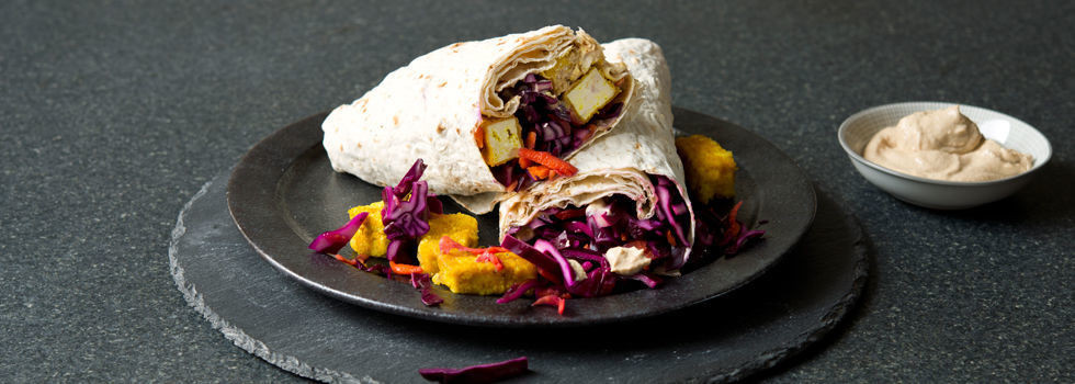 Wrap se smaženým tofu a tahini omáčkou